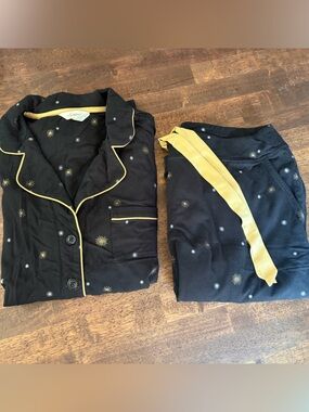 Soma Black Star-Print 2pc Pajama Set with Gold Trim Long Sleeve /Pants